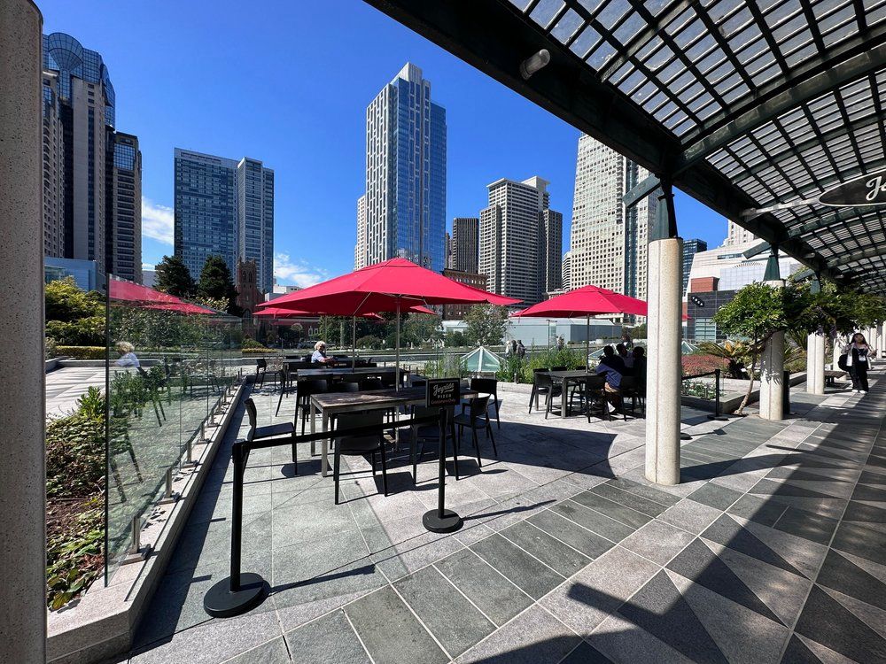 Outdoor patio seating at Joyride Pizza in Yerba Buena Gardens